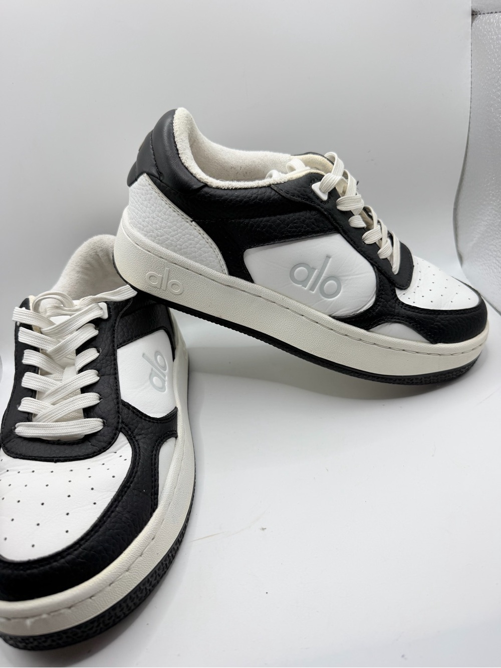 ALO Yoga White Low-Top Sneaker with Silver Logo